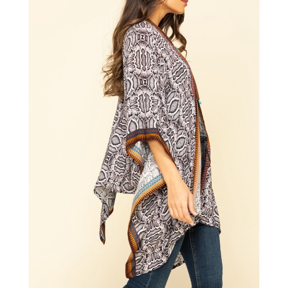 SHYANNE WOMEN'S SNAKE PRINT SHAWL - Picture 4 of 11